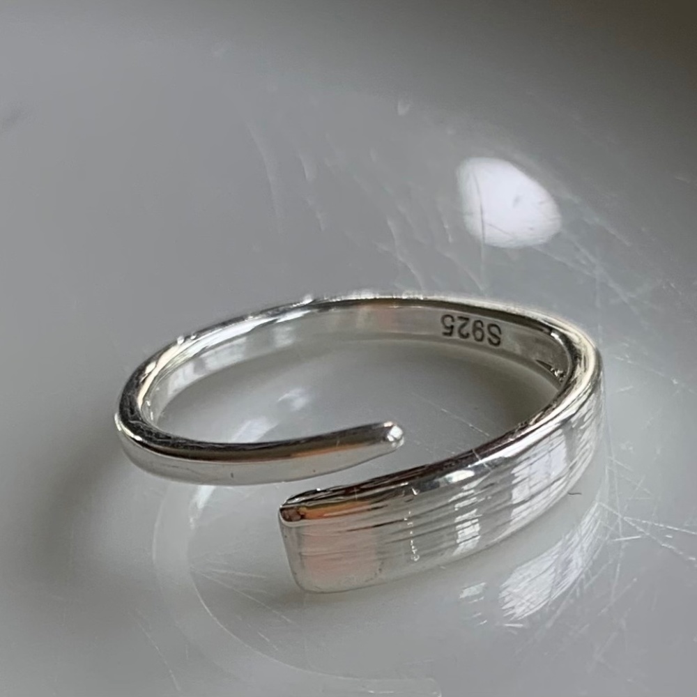 Delicate Abstract Ring S925 Minimalist Style *NWOT*